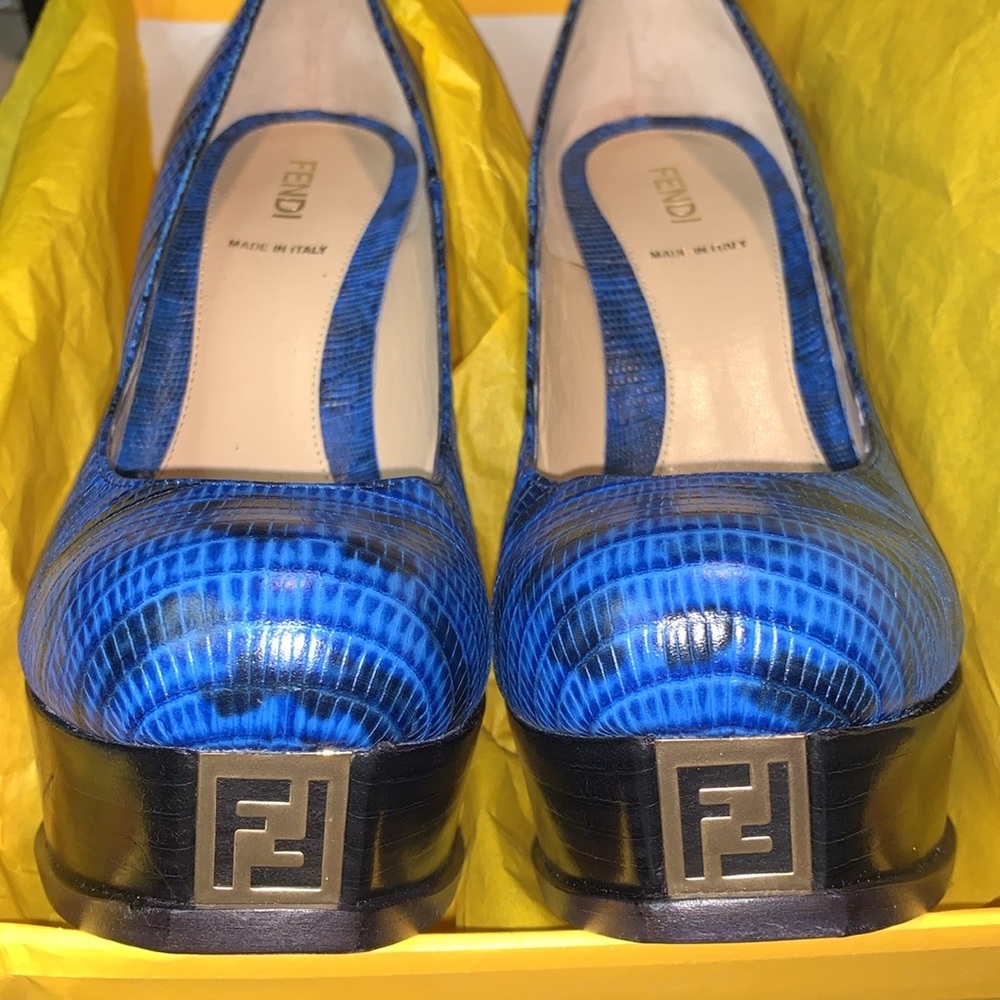 FENDI DÉCOLLETÉ VIT STAMPA TE WET KARRE BLUE BLACK SZ 39 PLATFORM HEEL NEW ITALY